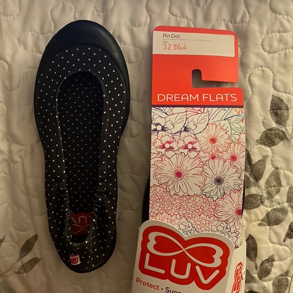 1/$10 or 2/$15 LUV DREAM FLATS Pin Dot Black Euro size 32 (1) - Picture 2 of 4